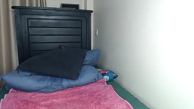 NIKKIE LOVE online show from October 29, 2025, 3:42 am