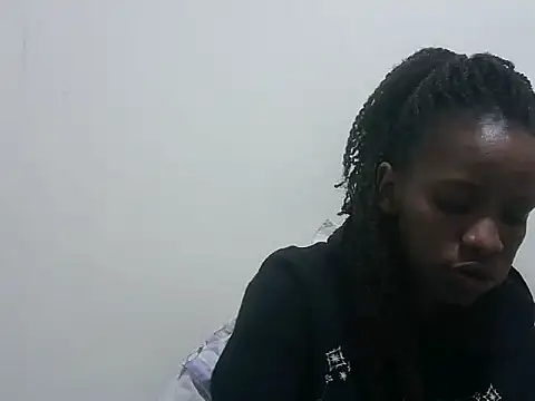 prettybeee online show from November 29, 2025, 9:07 pm