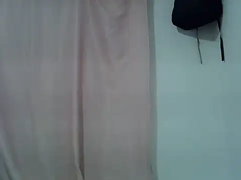 prettybeee online show from April 18, 2026, 5:06 pm