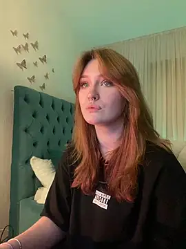  Chlo  e online show from February 26, 2025, 10:42 pm