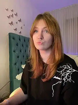  Chlo  e online show from March 9, 2025, 11:03 pm