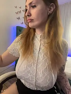  Chlo  e online show from September 17, 2025, 10:17 am