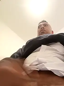 Diego leon27 online show from September 18, 2025, 4:58 am