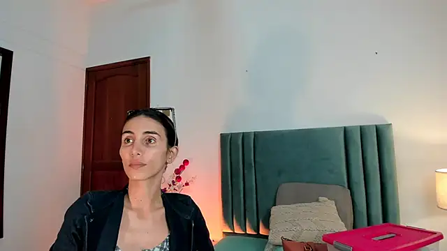 Nina Cavaali online show from December 23, 2024, 6:05 pm