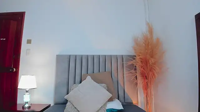 Nina Cavaali online show from December 27, 2024, 9:00 pm