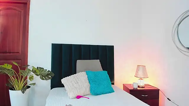 Nina Cavaali online show from December 29, 2024, 5:22 pm