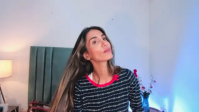 Nina Cavaali online show from December 30, 2024, 6:05 pm