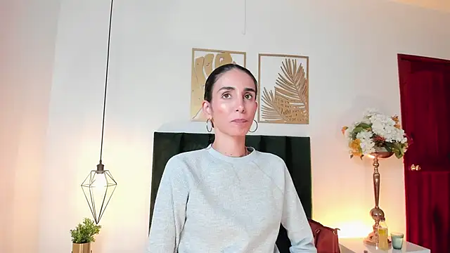 Nina Cavaali online show from March 3, 2025, 6:12 pm