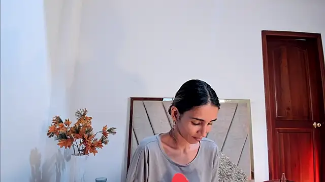 Nina Cavaali online show from March 4, 2025, 6:18 pm