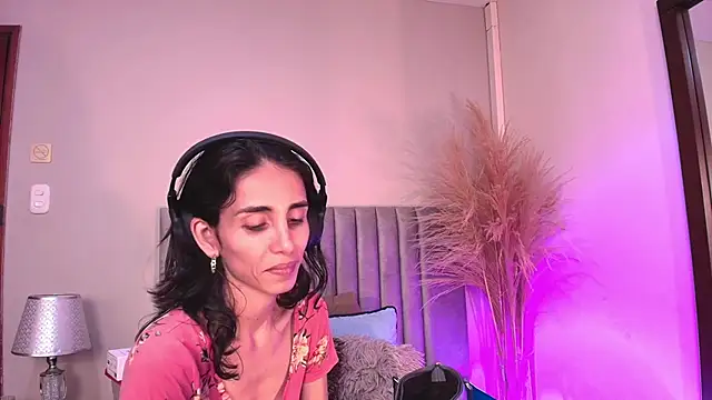 Nina Cavaali online show from September 8, 2025, 6:18 pm