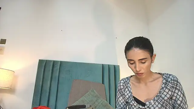 Nina Cavaali online show from September 18, 2025, 6:43 pm