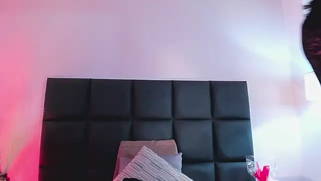 Nina Cavaali online show from September 24, 2025, 8:01 pm