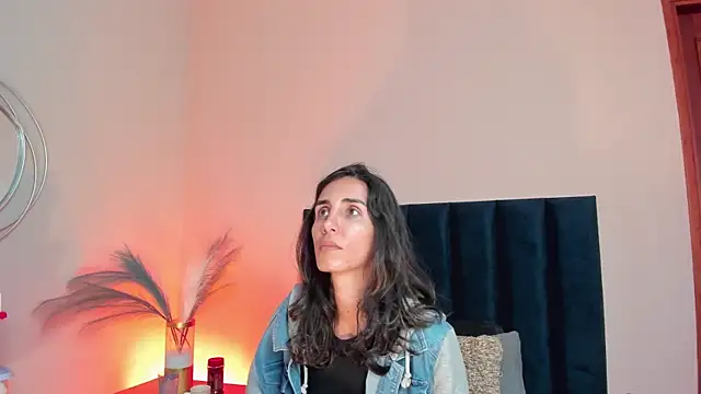 Nina Cavaali online show from October 24, 2025, 6:37 pm