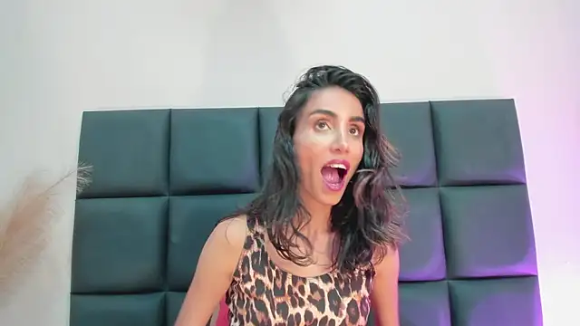 Nina Cavaali online show from October 31, 2025, 6:09 pm