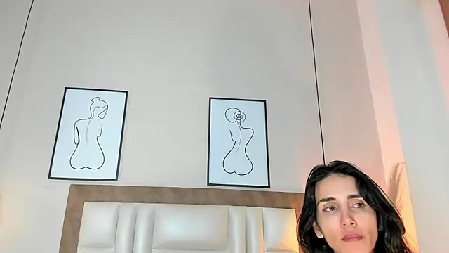 Nina Cavaali online show from November 23, 2025, 2:39 pm