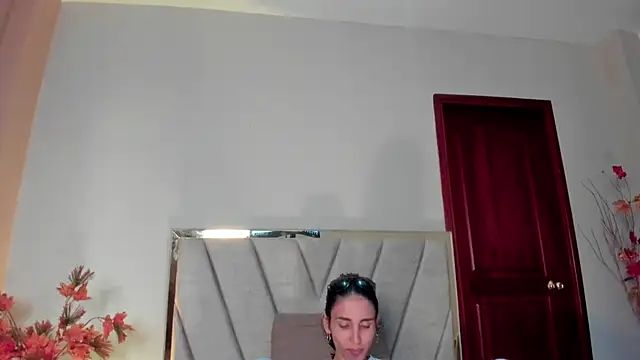 Nina Cavaali online show from December 4, 2025, 6:16 pm