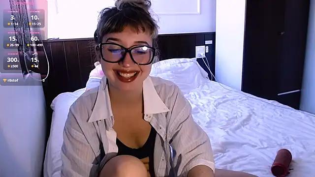 Snapshot of Cosmo_Riri chatting on February 1, 2025, 5:49 am Cosmo Riri online show from February 1, 2025, 5:49 am