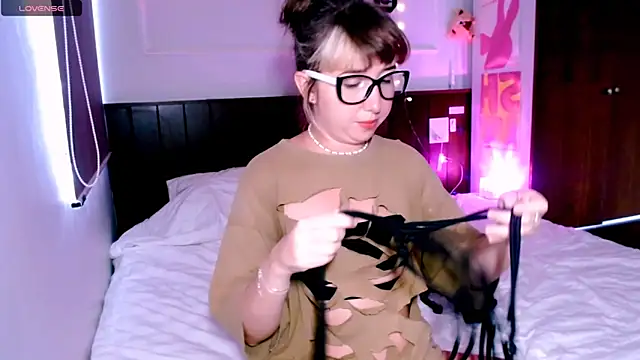 Snapshot of Cosmo_Riri chatting on September 28, 2025, 6:30 am Cosmo Riri online show from September 28, 2025, 6:30 am