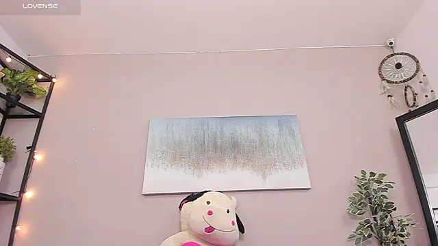 Briana Wells  online show from February 18, 2026, 12:34 pm