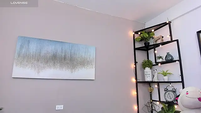 Briana Wells  online show from April 20, 2026, 12:52 pm