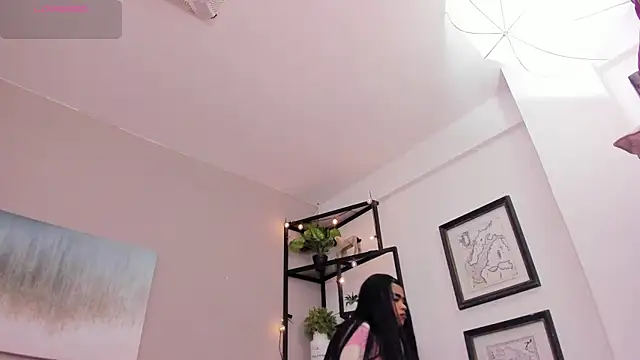 Briana Wells  online show from June 12, 2026, 12:37 pm