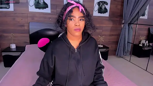 Briana Wells  online show from July 5, 2026, 12:34 pm