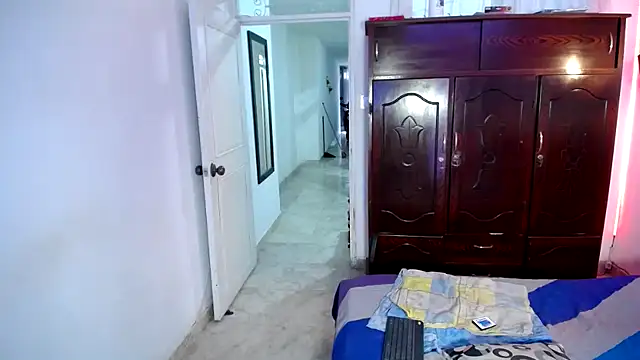 ivonne  hott1 online show from March 7, 2025, 9:06 pm