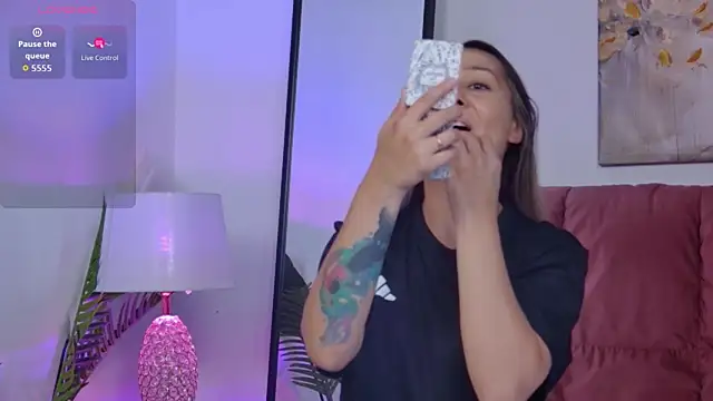 NicolLopeze online show from September 15, 2025, 5:51 am