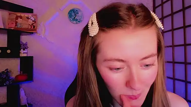 KateCuddle online show from December 12, 2024, 5:31 am