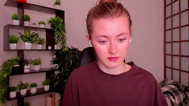 KateCuddle online show from October 1, 2025, 2:50 am