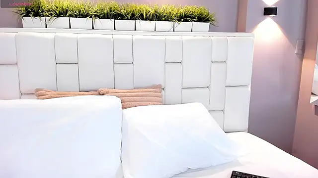 ValeriaGarcia online show from February 28, 2025, 12:31 pm