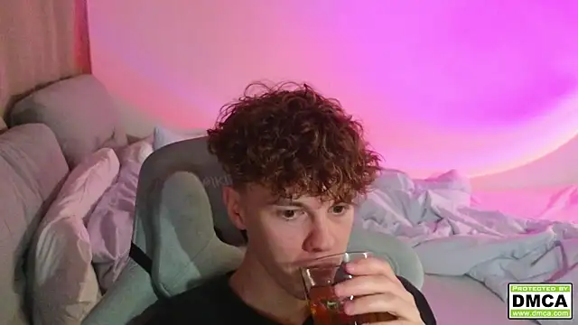 cute thomas online show from September 25, 2025, 6:44 pm