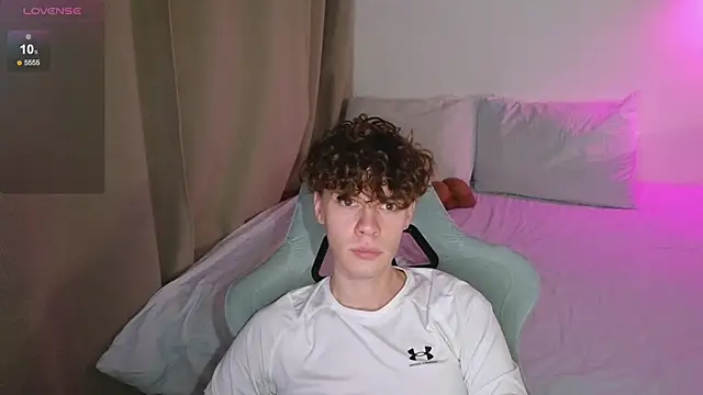 cute thomas online show from April 24, 2026, 7:16 pm