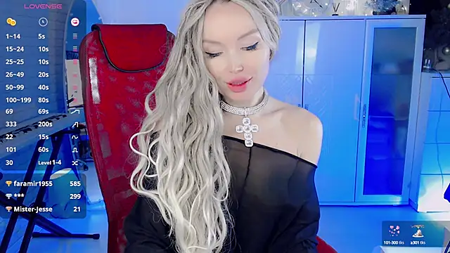 WhiteBunny online show from December 24, 2024, 10:22 am