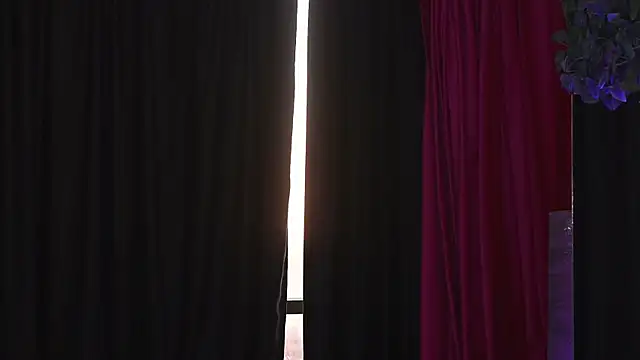 HotSkinnyX online show from January 18, 2025, 6:13 am