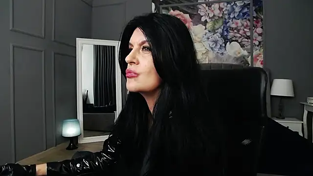 Snapshot of DomMelissaW chatting on December 5, 2024, 3:04 am DomMelissaW online show from December 5, 2024, 3:04 am