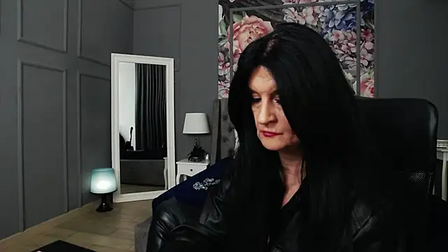 Snapshot of DomMelissaW chatting on December 11, 2024, 11:21 pm DomMelissaW online show from December 11, 2024, 11:21 pm