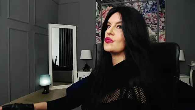 Snapshot of DomMelissaW chatting on December 16, 2024, 11:18 pm DomMelissaW online show from December 16, 2024, 11:18 pm