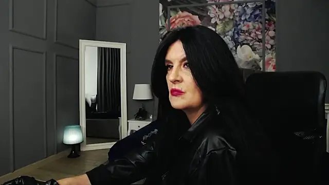 Snapshot of DomMelissaW chatting on January 22, 2025, 9:32 pm DomMelissaW online show from January 22, 2025, 9:32 pm