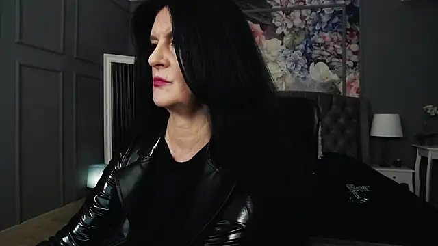 Snapshot of DomMelissaW chatting on September 13, 2025, 5:24 pm DomMelissaW online show from September 13, 2025, 5:24 pm