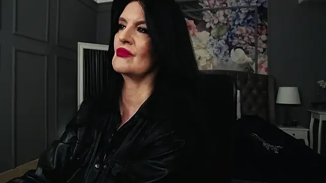 Snapshot of DomMelissaW chatting on October 10, 2025, 7:35 pm DomMelissaW online show from October 10, 2025, 7:35 pm