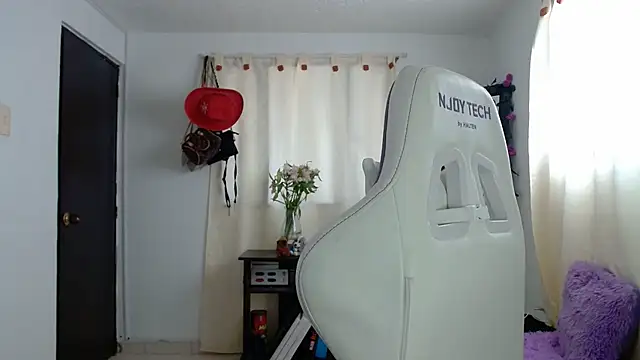 InocentHeaven1 online show from December 9, 2024, 1:13 pm