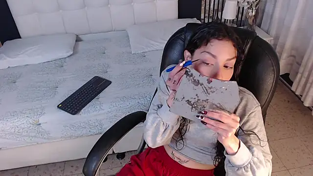 LiaVillalobos online show from December 22, 2025, 2:03 pm