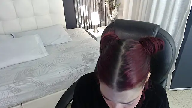 LiaVillalobos online show from February 21, 2026, 12:28 pm