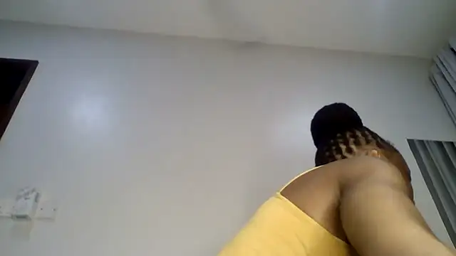 sweet sassy  online show from April 22, 2026, 3:31 am