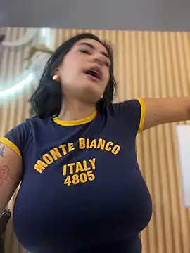 clarachanelricek online show from December 18, 2025, 8:26 pm