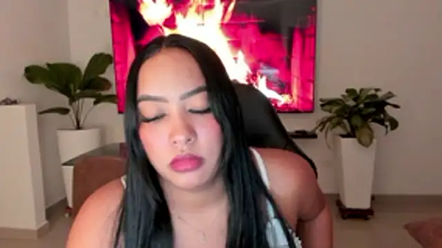 brunetenikole02 online show from April 29, 2026, 2:26 am