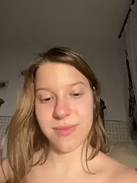 kimczii online show from February 14, 2025, 1:29 pm