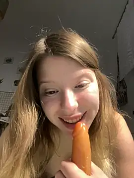 kimczii online show from April 21, 2026, 6:31 am