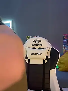 julia fly online show from February 9, 2025, 11:58 am